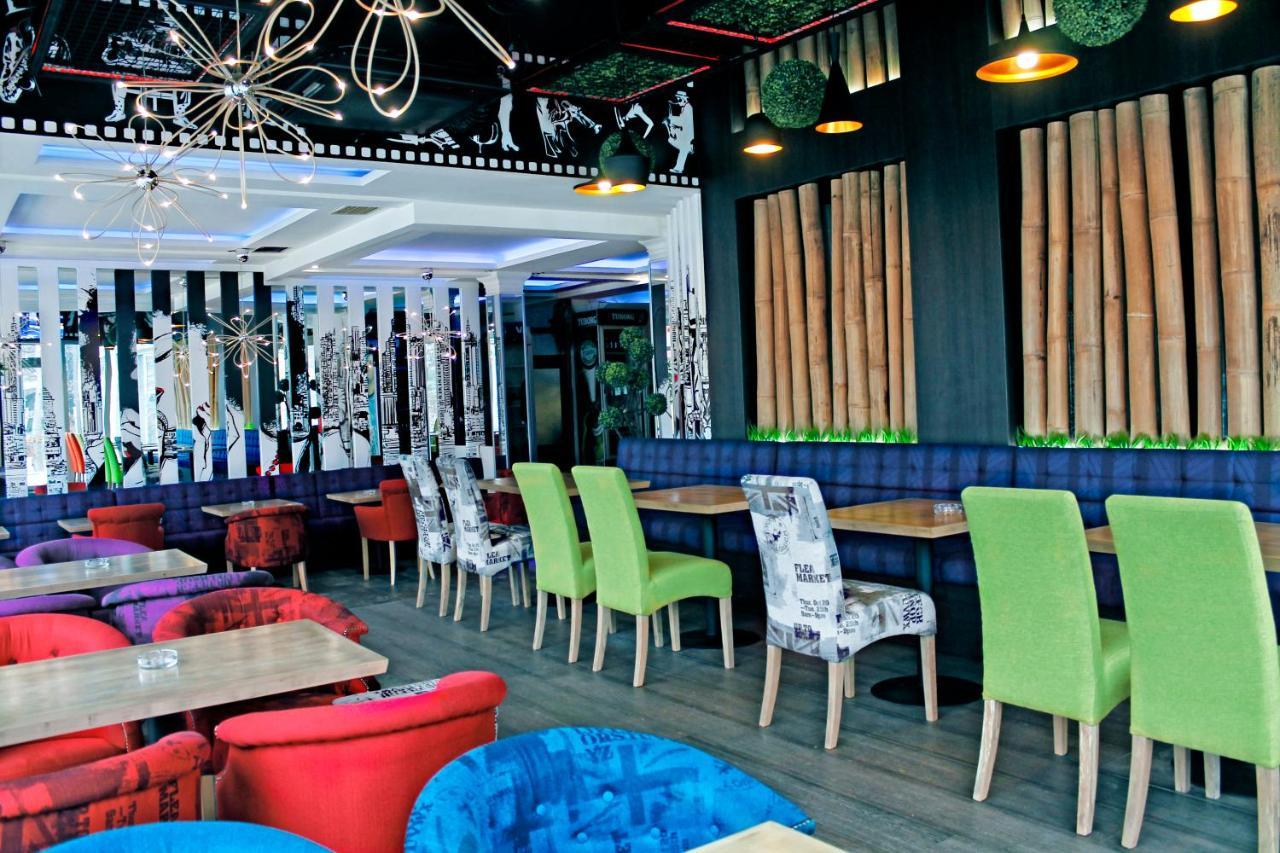 Hotel Estrada Lux Belgrado Esterno foto